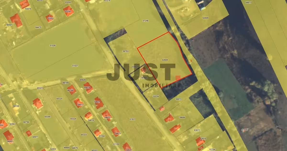 Teren Construcții intravilan de vânzare de 3800 mp, în Corușu