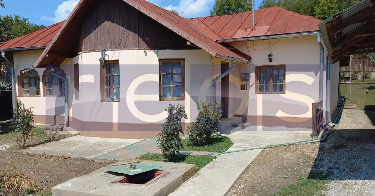 Casă individuală de vânzare cu 3 camere, mobilată în Dragodana