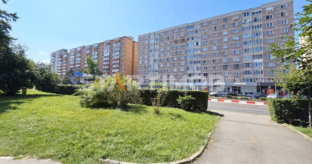 Apartament de vânzare cu 3 camere în zona Calea București, Brașov