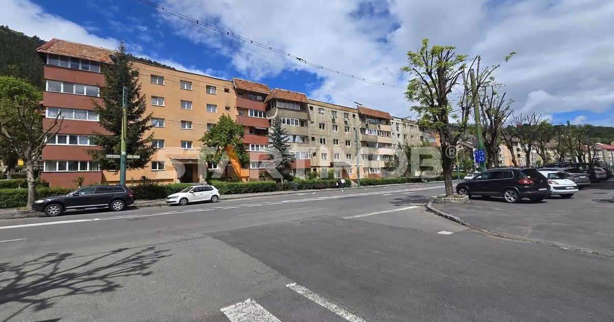 Apartament de vânzare cu 2 camere în zona Răcădău, Brașov
