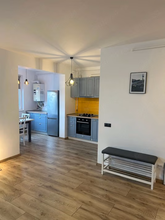 Apartament Floresti