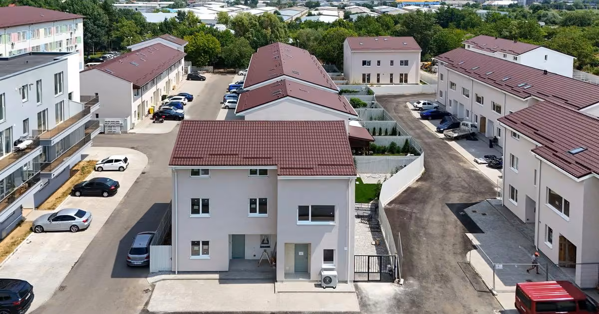 Casă de vânzare cu 4 camere în Voluntari