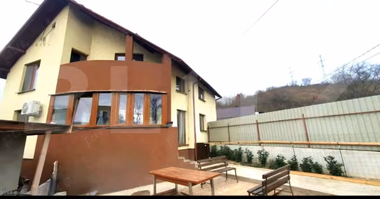 Casă Florești