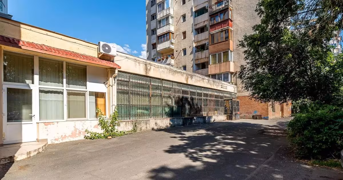 Spațiu comercial de vânzare de 400 mp, în zona Micălaca, Arad