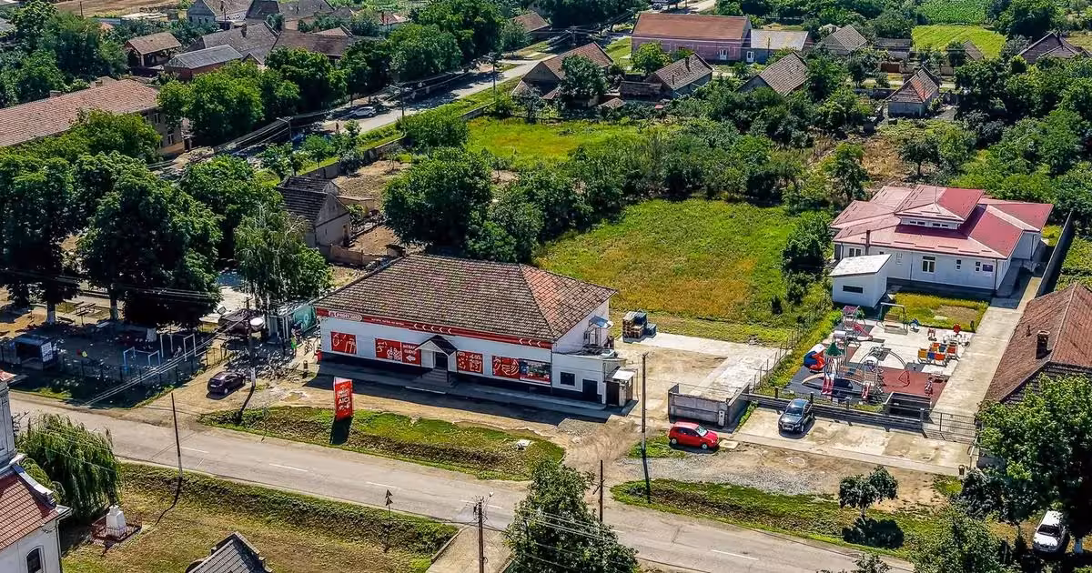 Spațiu comercial de vânzare de 274 mp, în Secusigiu