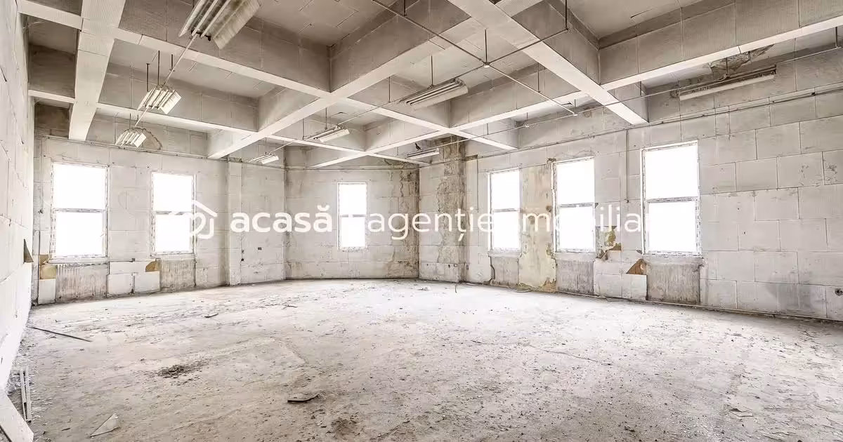 Birou · 1900 m², Ultracentral, Arad