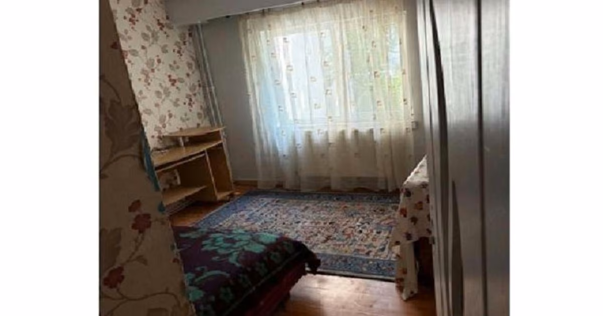 Apartament de vânzare cu 4 camere în zona Paltiniș, Ploiești