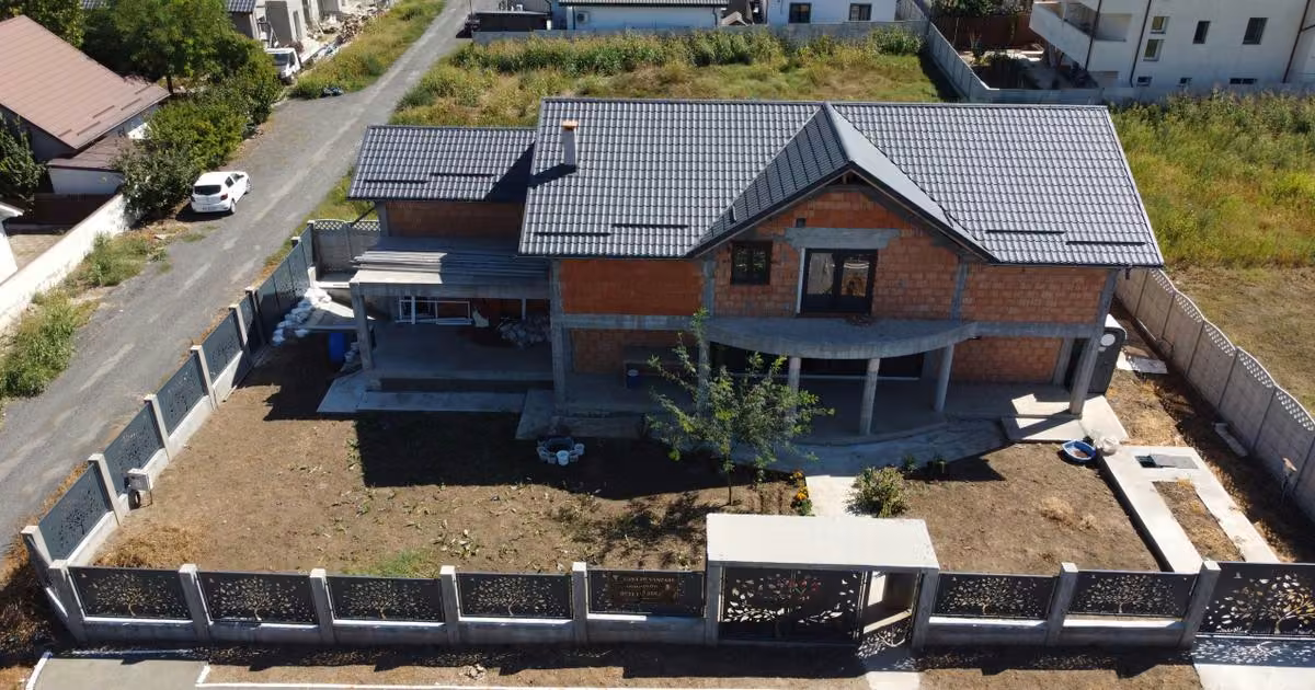 Casă individuală de vânzare cu 6 camere în Valu lui Traian