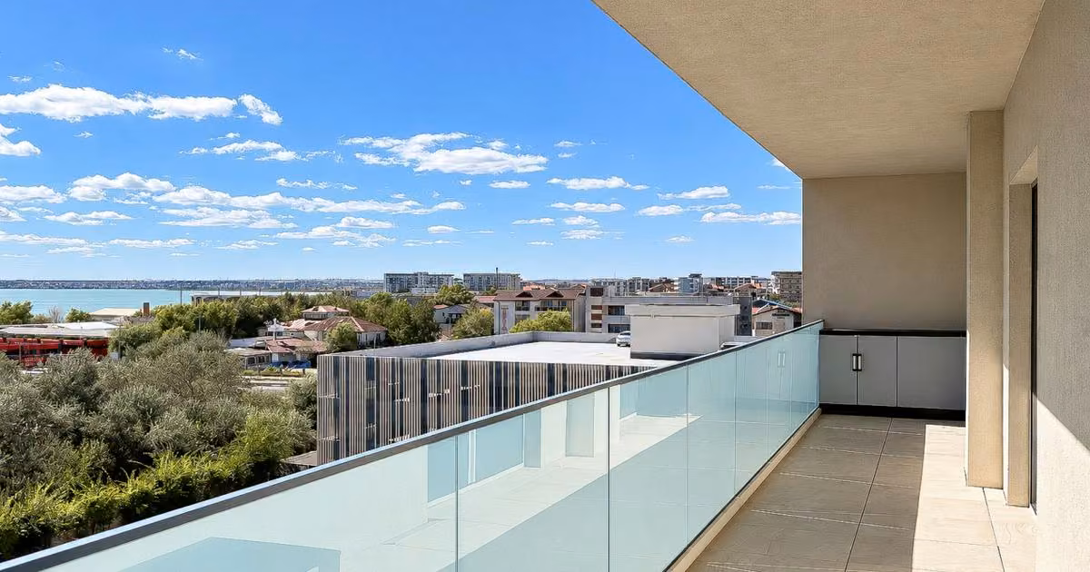 Apartament de vânzare cu 3 camere, mobilat în Năvodari