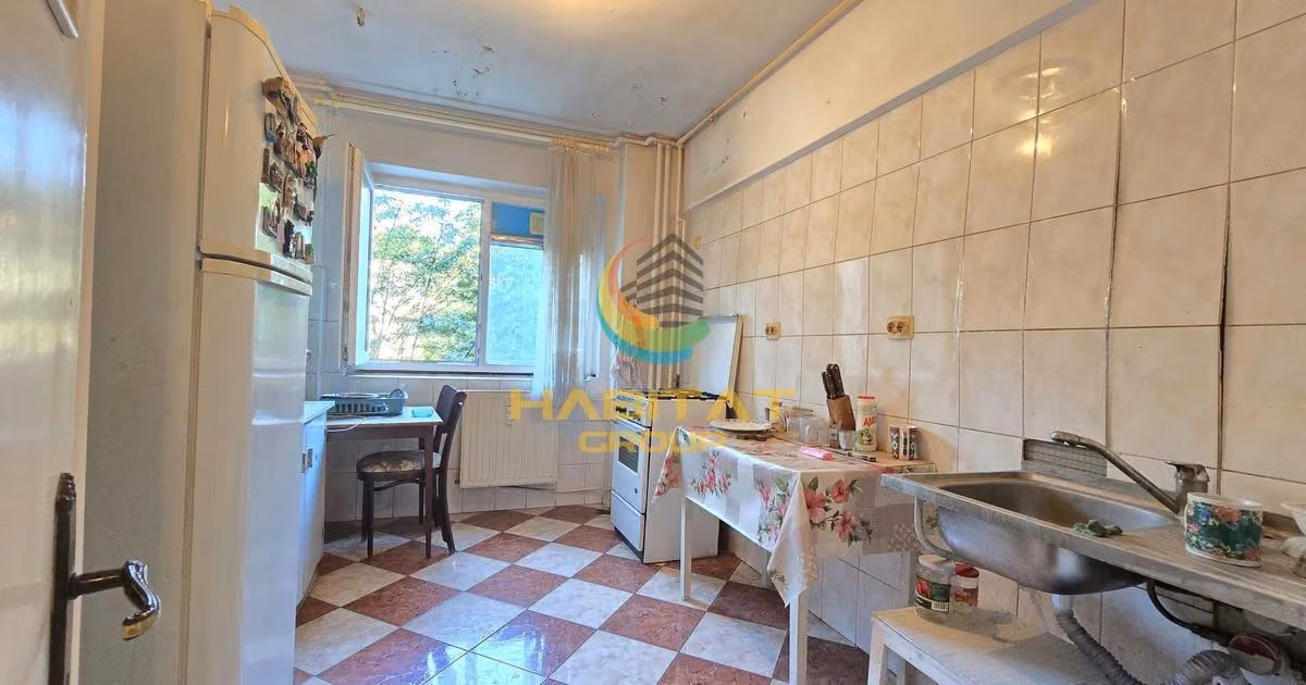 Apartament de vânzare cu 3 camere în zona Alexandru Obregia, Sector 4