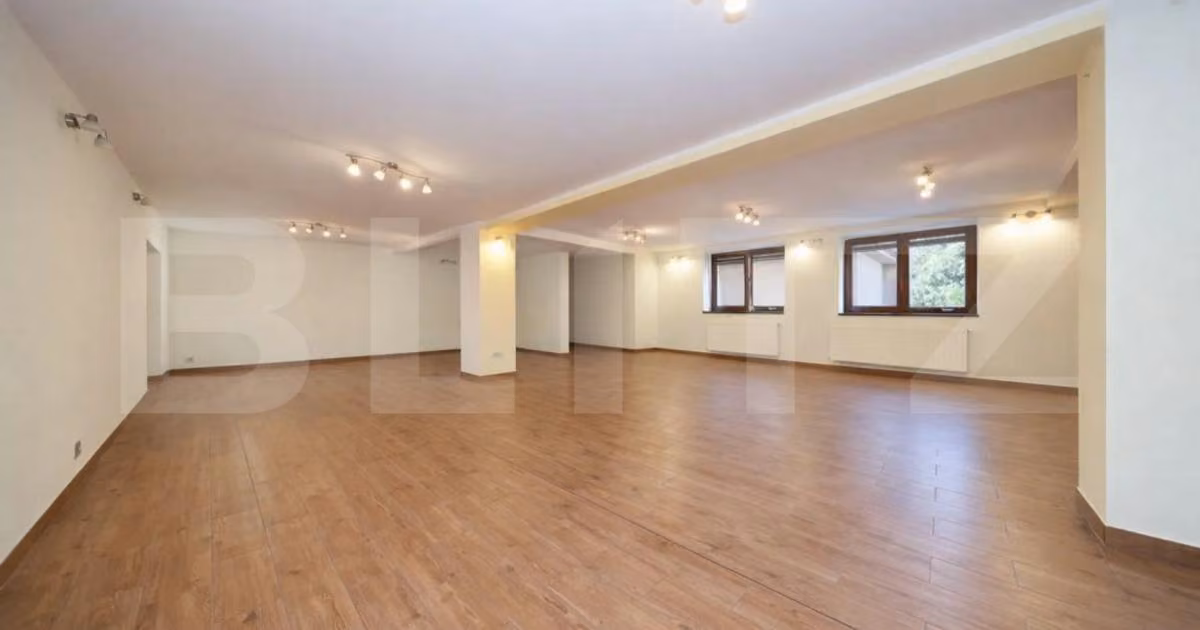 Spațiu comercial de vânzare de 906.00 mp, în zona Brașovul Vechi, Brașov