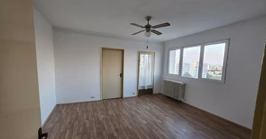 Apartament Titan