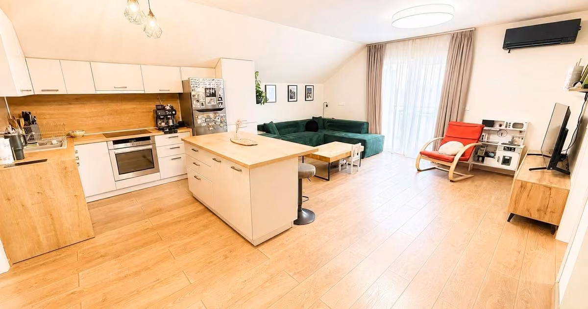Apartament de vânzare cu 3 camere, mobilat în Dumbrăvița