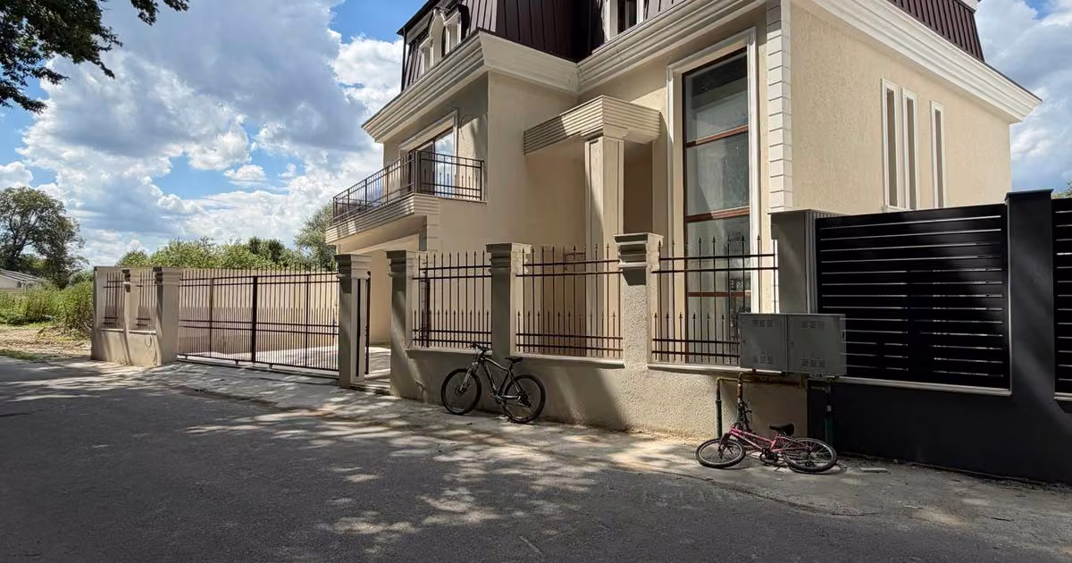 Casă de vânzare cu 6 camere în Snagov