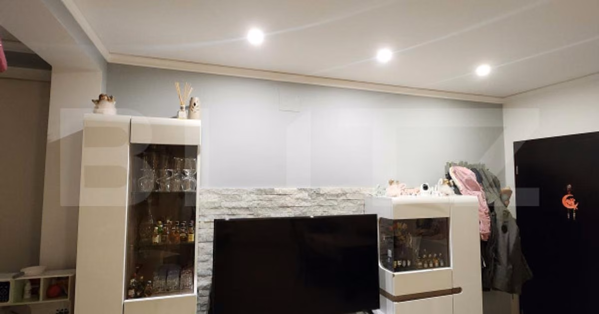 Apartament de vânzare cu 4 camere, mobilat în Florești