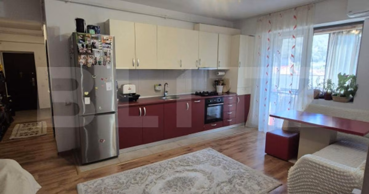 Apartament de vânzare cu 3 camere, mobilat în Florești