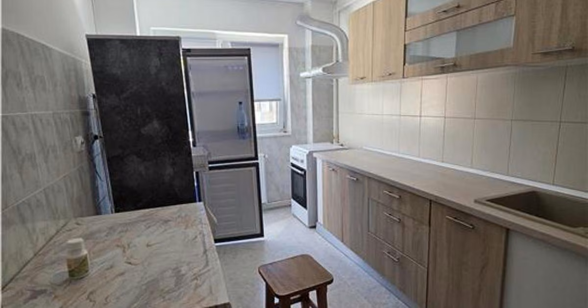 Apartament de vânzare cu 4 camere în zona Răcădău, Brașov