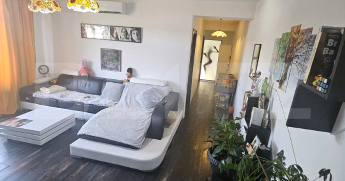 Apartament de vânzare cu 3 camere, mobilat în Florești