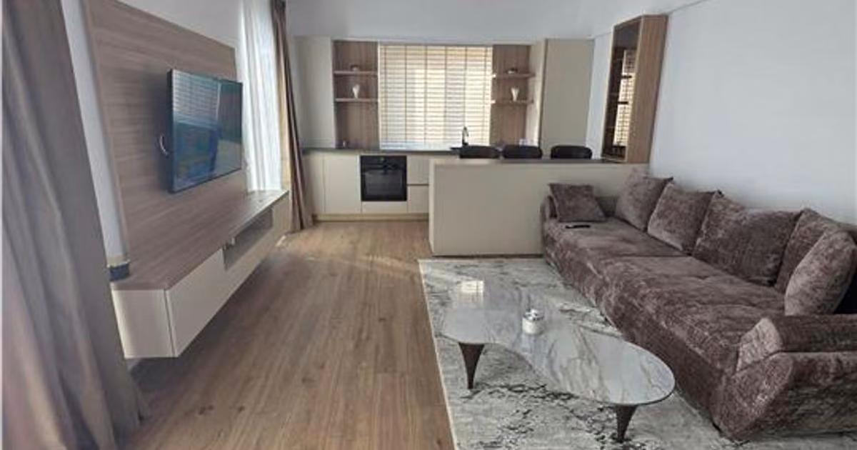 Apartament de vânzare cu 3 camere, mobilat în Sânpetru