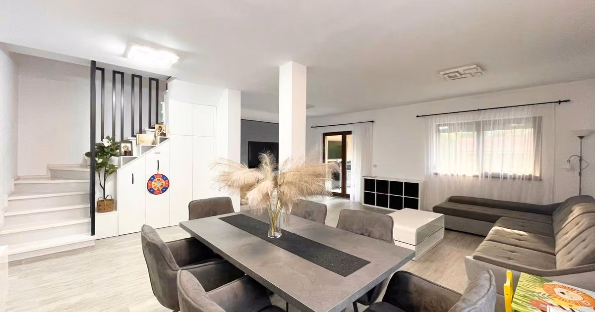 Duplex de vânzare cu 4 camere, mobilat în Moșnița Veche