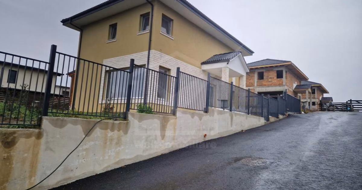 Casă individuală de vânzare cu 4 camere în zona Exterior Est, Cluj-Napoca