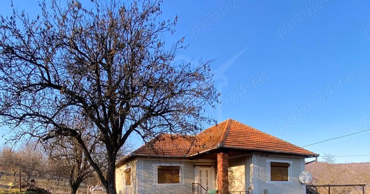 Casă individuală de vânzare cu 4 camere în Ciucea