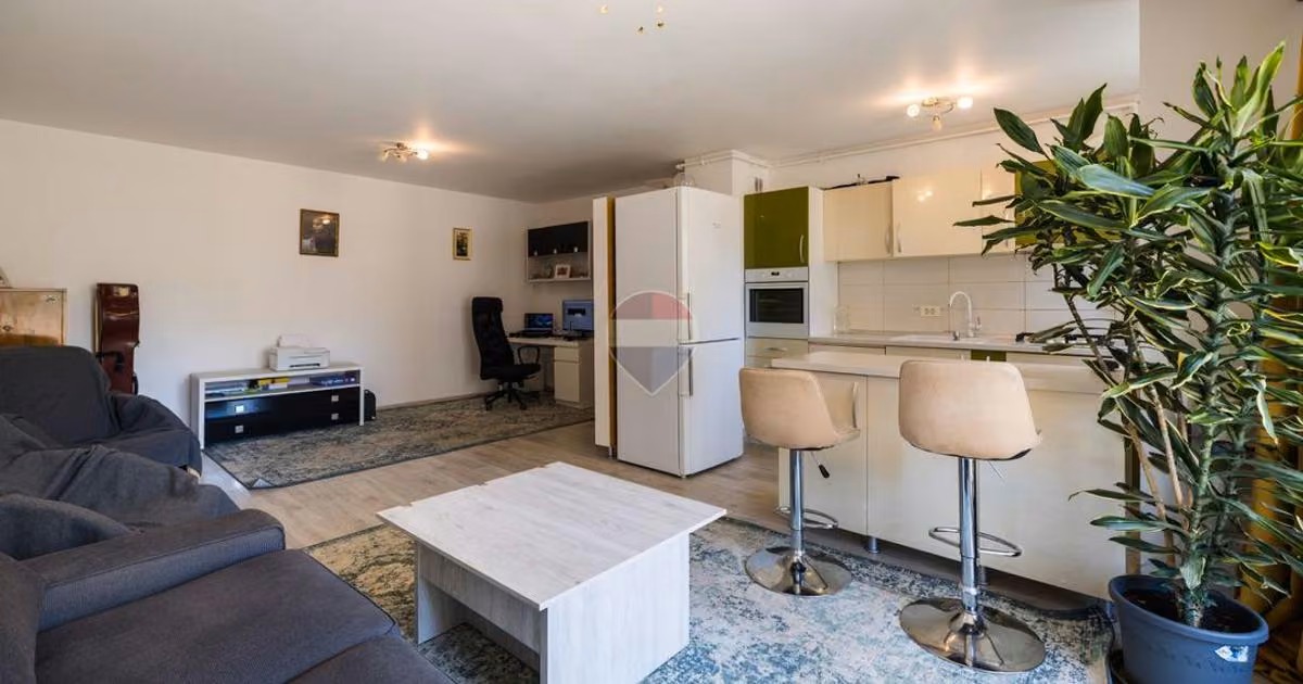 Apartament de vânzare cu 3 camere, mobilat în zona Tractorul, Brașov