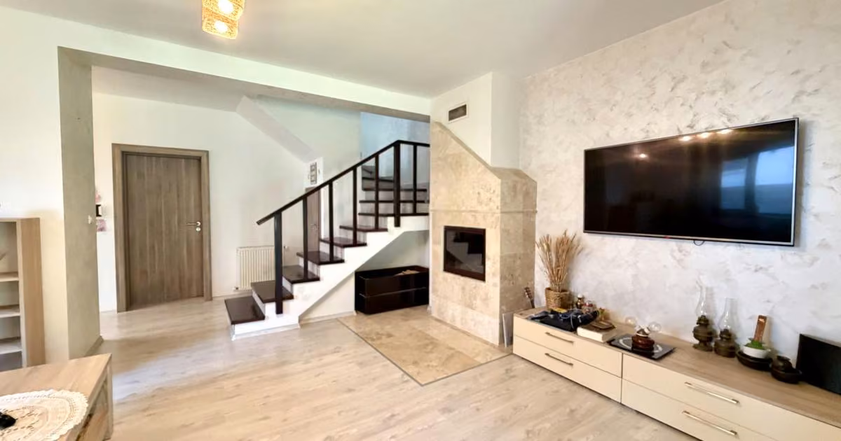 Duplex de vânzare cu 4 camere, mobilat în Dumbrăvița