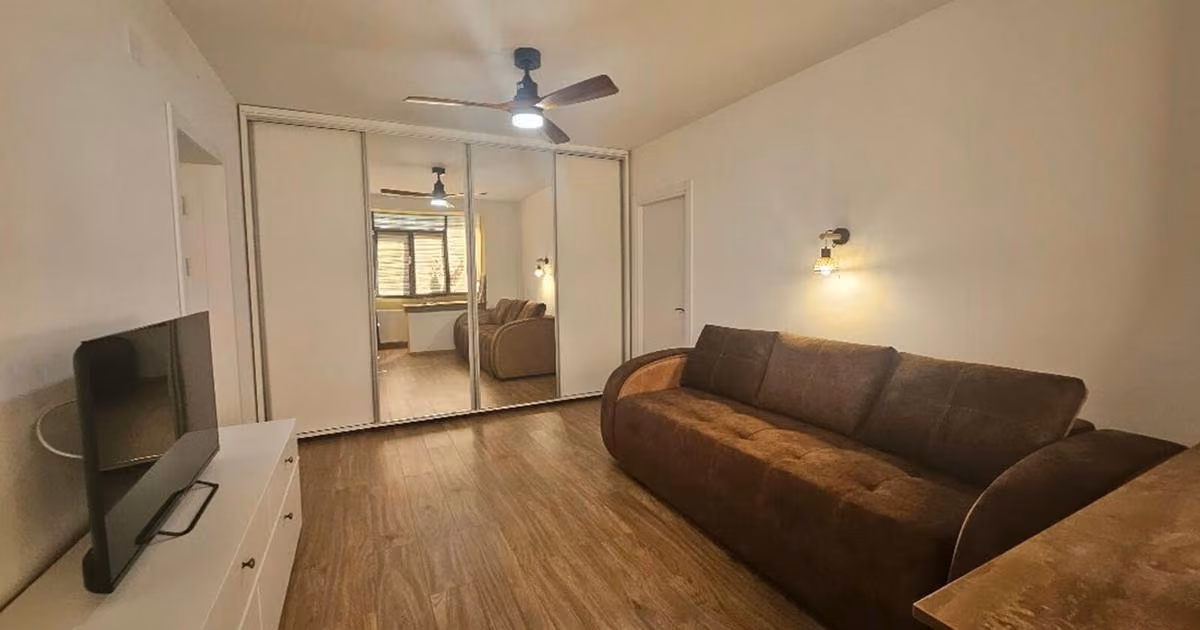 Apartament de vânzare cu 3 camere în zona Craiovei, Pitești