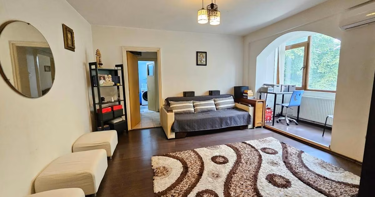 Apartament de vânzare cu 3 camere în zona Calea București, Pitești