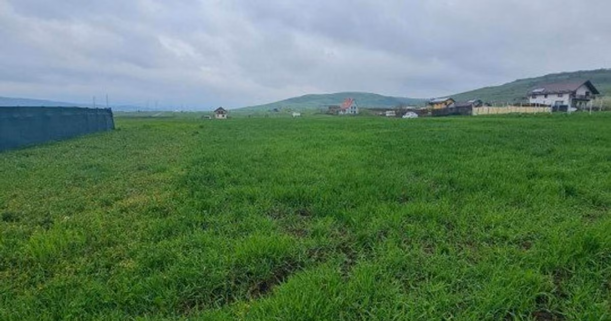 Teren Construcții intravilan de vânzare de 2380 mp, în Florești