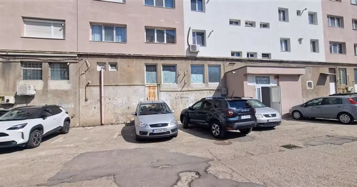 Spațiu comercial de vânzare de 141 mp, în zona Micro III, Reșița