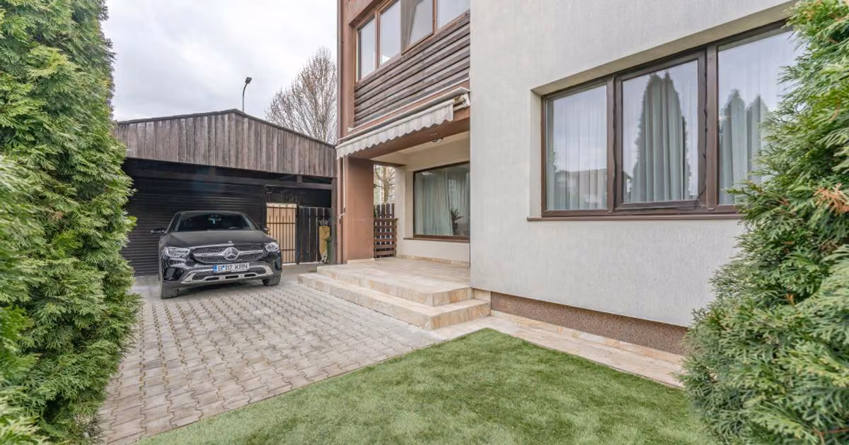 Apartament de vânzare cu 2 camere, mobilat în zona Tractorul, Brașov