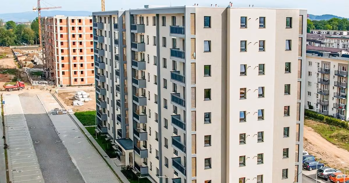 Apartament de vânzare cu 2 camere în zona Tractorul, Brașov