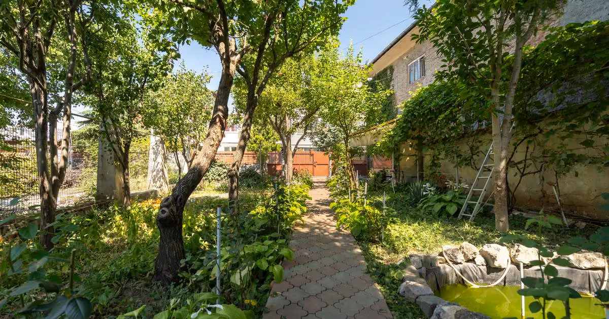Casă individuală de vânzare cu 6 camere în zona Brâncoveanu, Sector 4