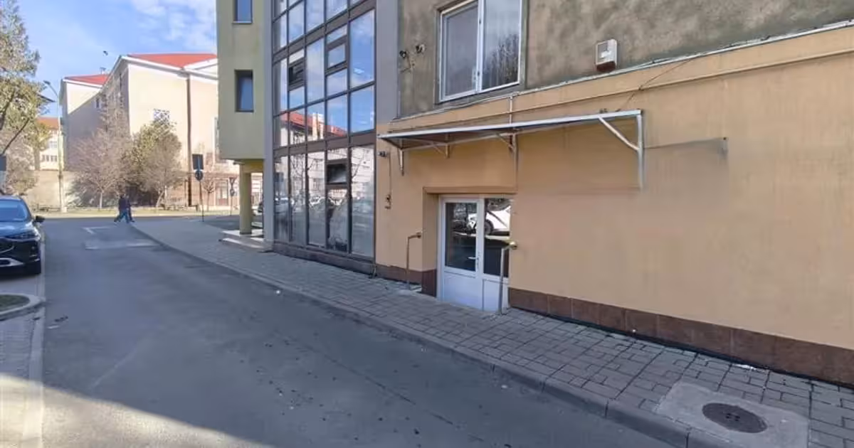 Spațiu comercial de vânzare de 25 mp, în zona Central, Reșița