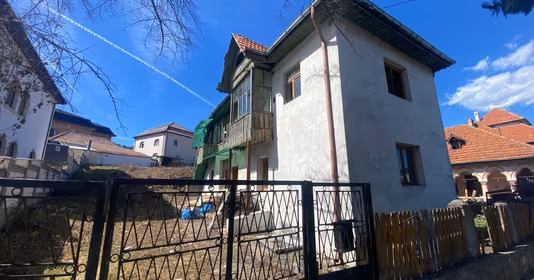 Casă Central