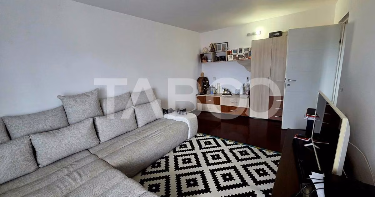 Apartament de vânzare cu 3 camere, mobilat în Făgăraș