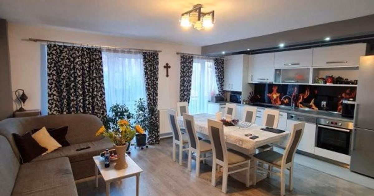 Apartament de vânzare cu 4 camere, mobilat în Florești