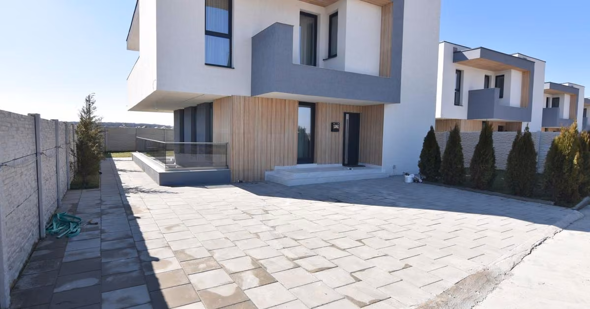 Casă individuală de vânzare cu 4 camere în Domnești