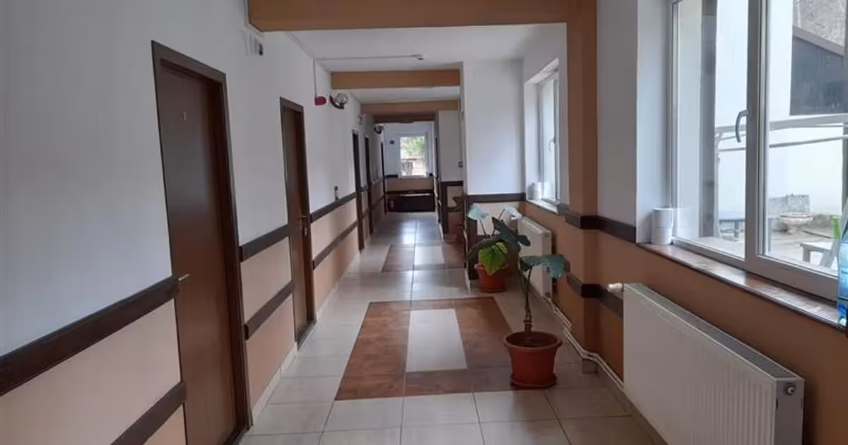 Hotel/Pensiune de vânzare de 1,100 mp, în Reșița