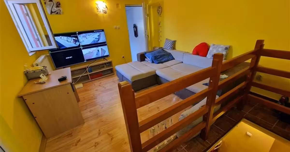 Casă individuală de vânzare cu 7 camere, mobilată în zona Muncitoresc, Reșița