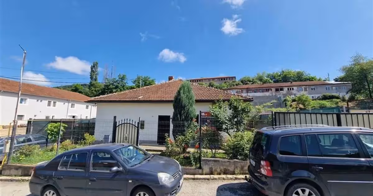 Casă individuală de vânzare cu 6 camere, mobilată în zona Muncitoresc, Reșița