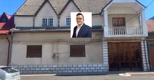Casă Est