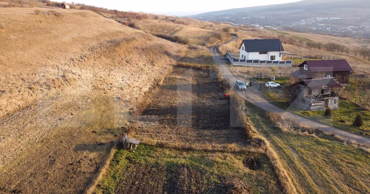 Teren Construcții intravilan de vânzare de 1300 mp, în Chinteni
