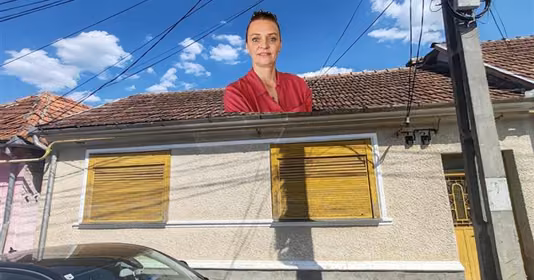 Casă Est