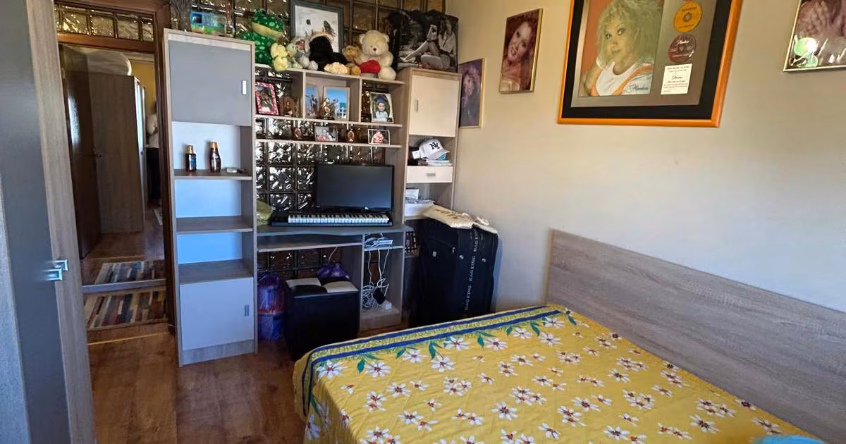 Apartament de vânzare cu 3 camere în zona Far, Constanța