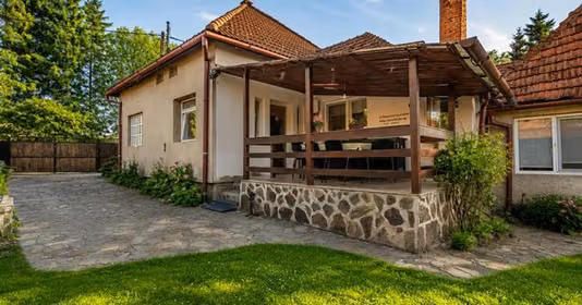 Casă Căpeni