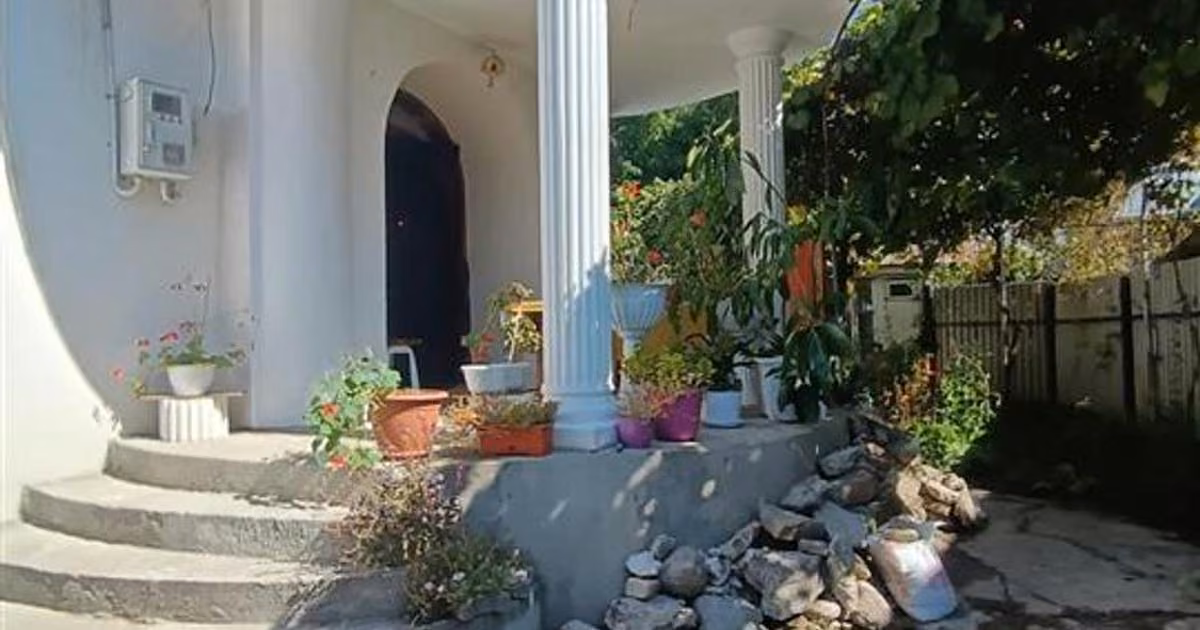 Casă individuală de vânzare cu 4 camere în zona Apollo, Brăila