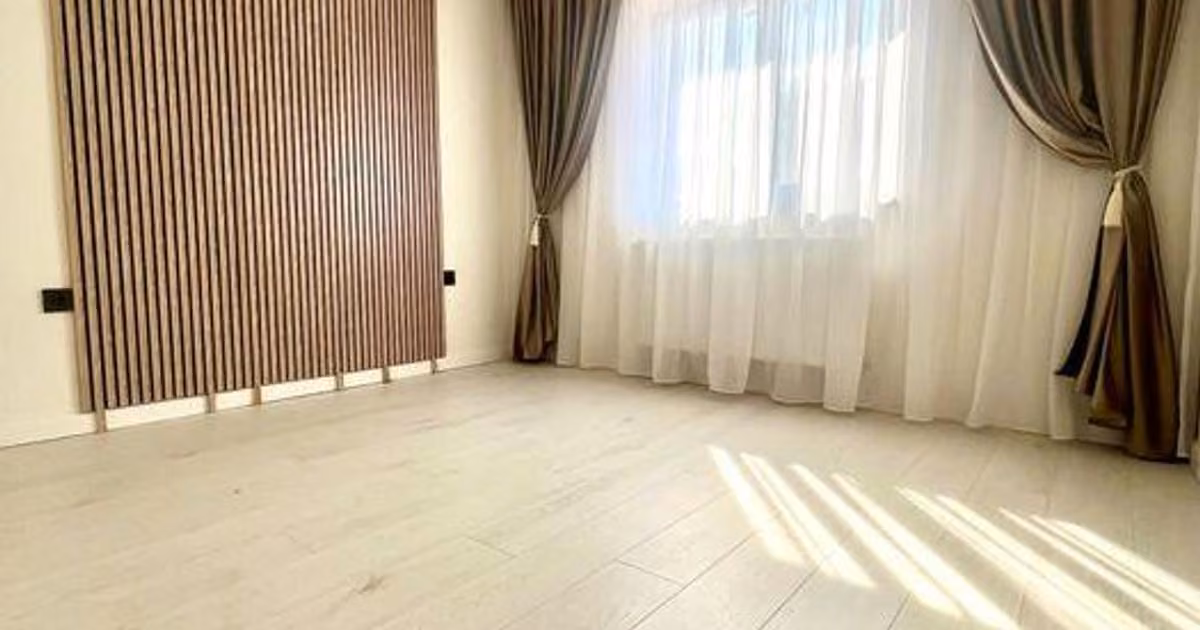 Apartament de vânzare cu 3 camere în zona Apollo, Brăila